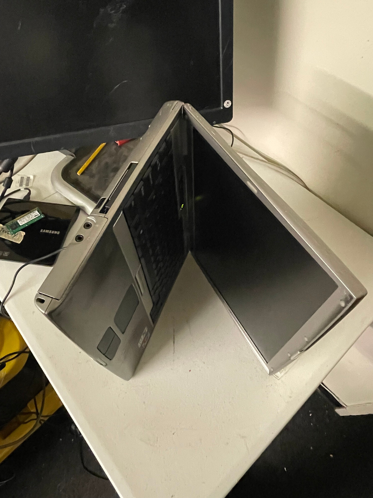 Dell Latitude D600 512MB RAM 80GB HDD Serial Parallel Port DVD Win XP #570B(3)