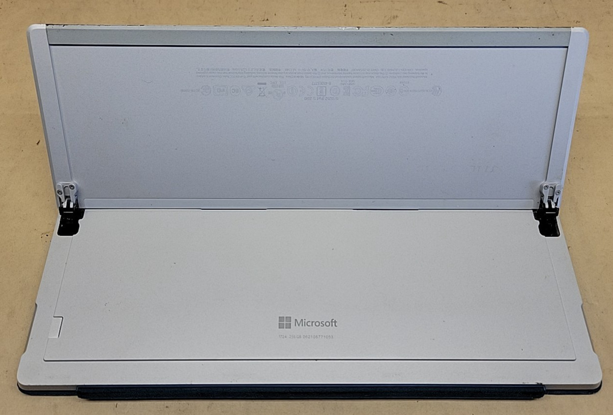 Microsoft Surface Pro 4, Intel Core i5-6300U @ 2.4GHz, 8GB RAM, 256GB SSD, W10P