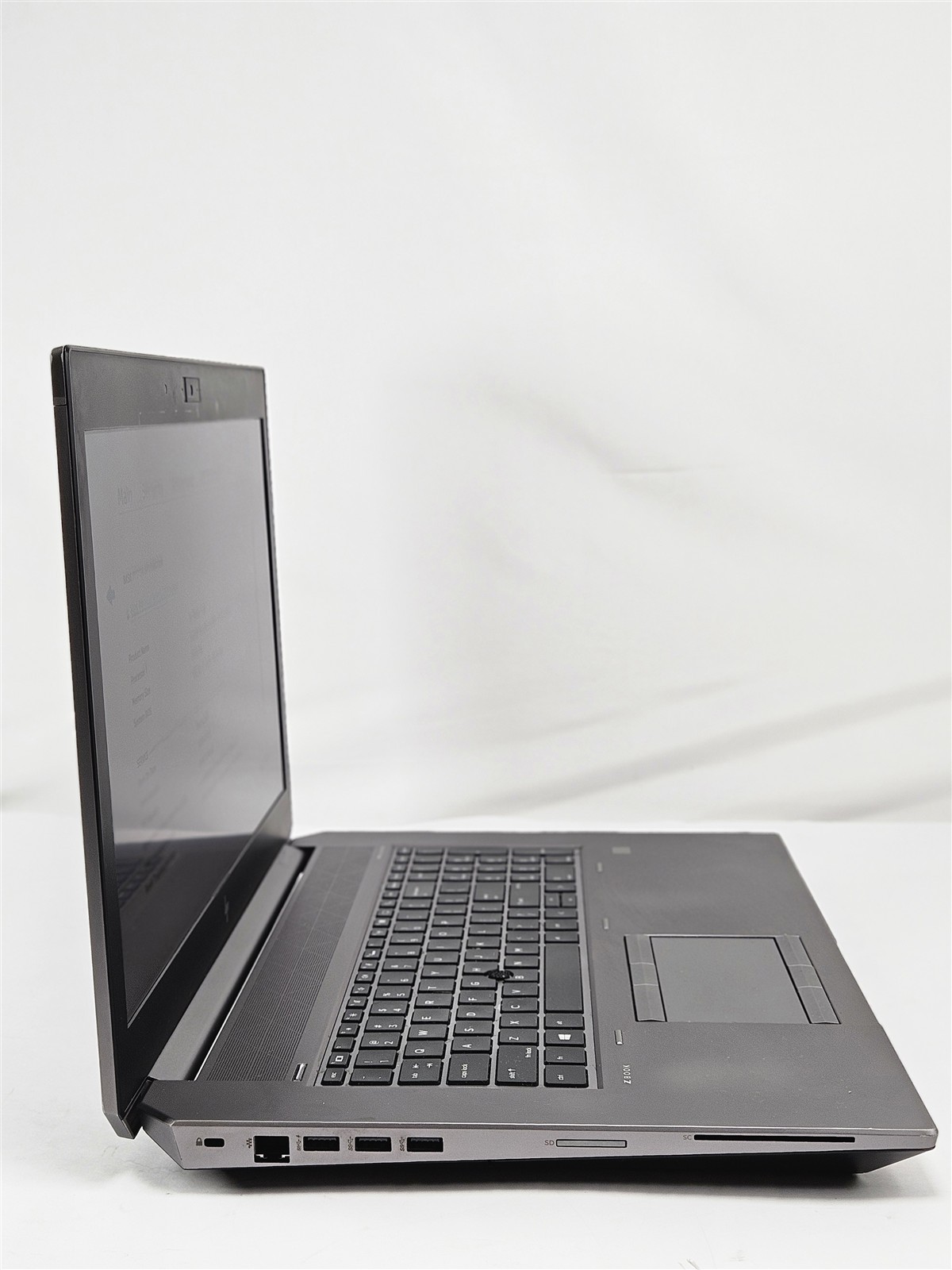 HP ZBook 17 G6 Intel Xeon E-2286M 64GB 1TB SSD RTX 4000 17.3″ No OS
