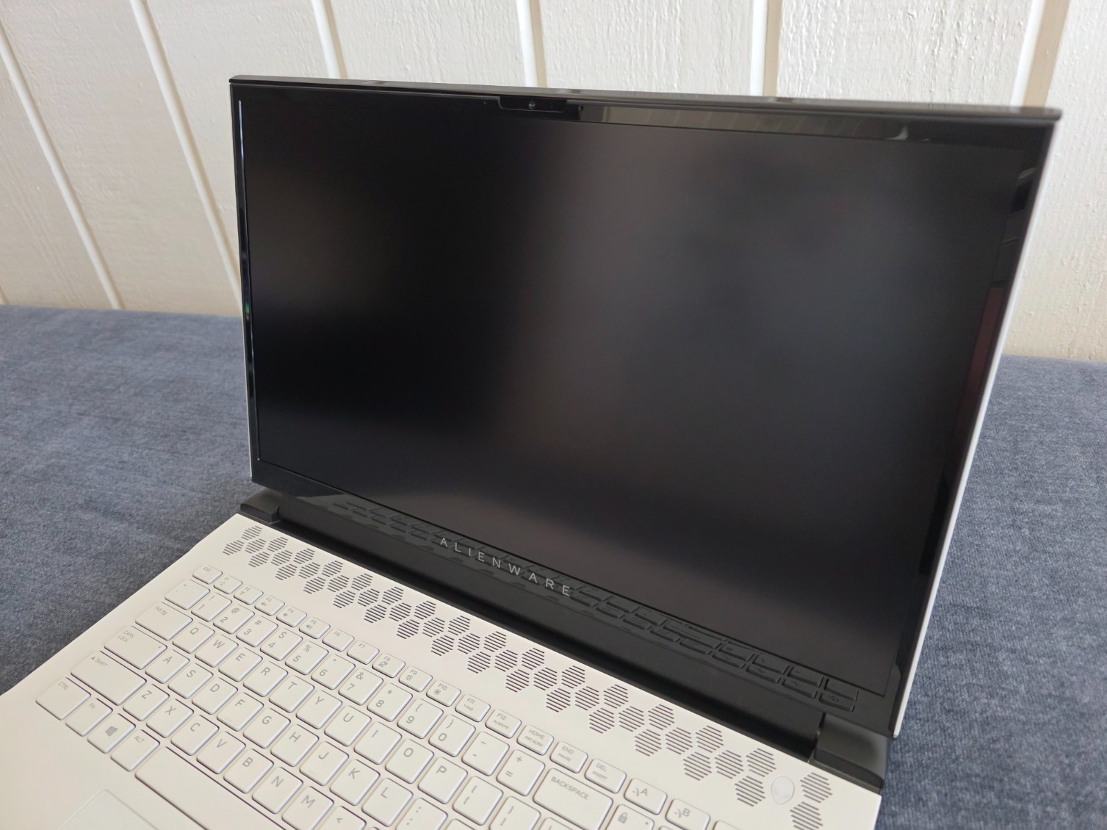 Alienware m17 R3 (1TB, Intel i7 10th Gen., 16GB, 2070 Super) Gaming Laptop