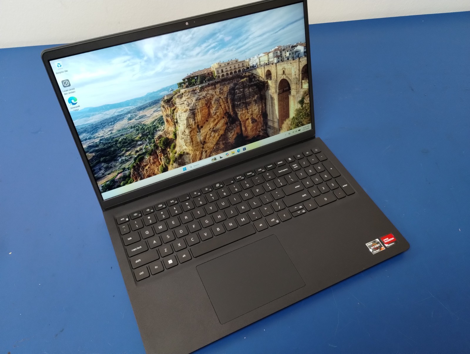 DELL 15 DC15255 G8MK9, AMD Ryzen 7 7730U, 2.00 GHz, 16 GB RAM, 512 GB NVMe SSD