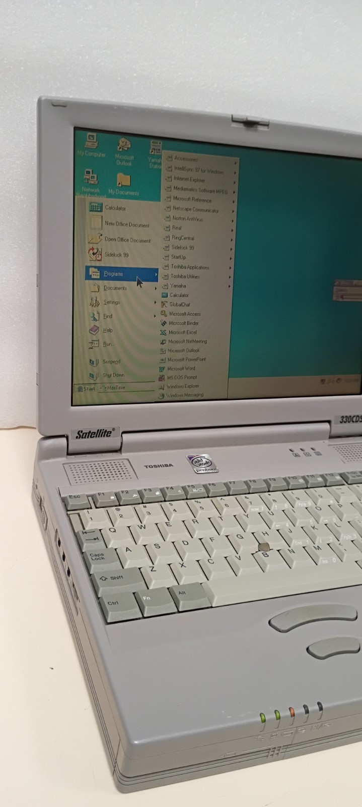 Toshiba Satellite 330CDS Laptop Intel Pentium MMX, 2Gb HD, Windows 98 Working