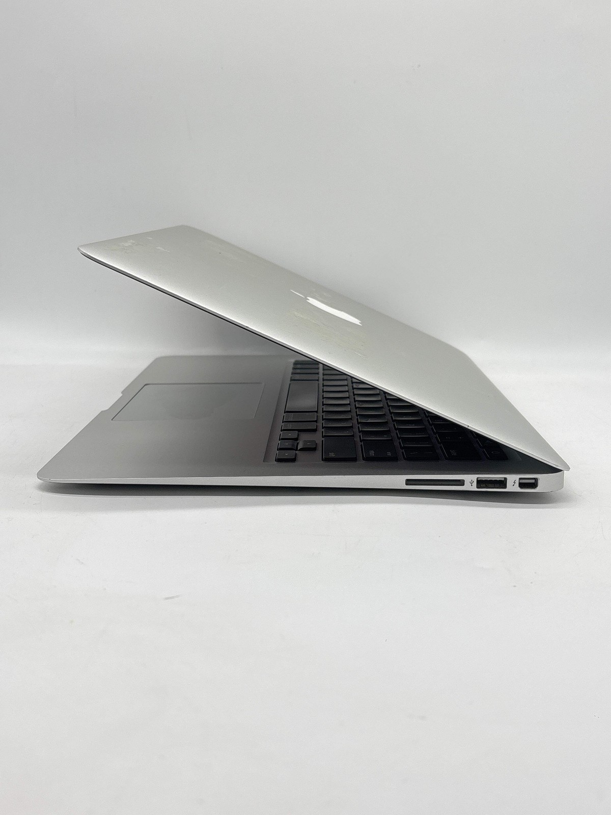 Apple MacBook Air 13″ A1466 2015 Intel Core i5 4GB RAM 256GB SSD Silver – Used