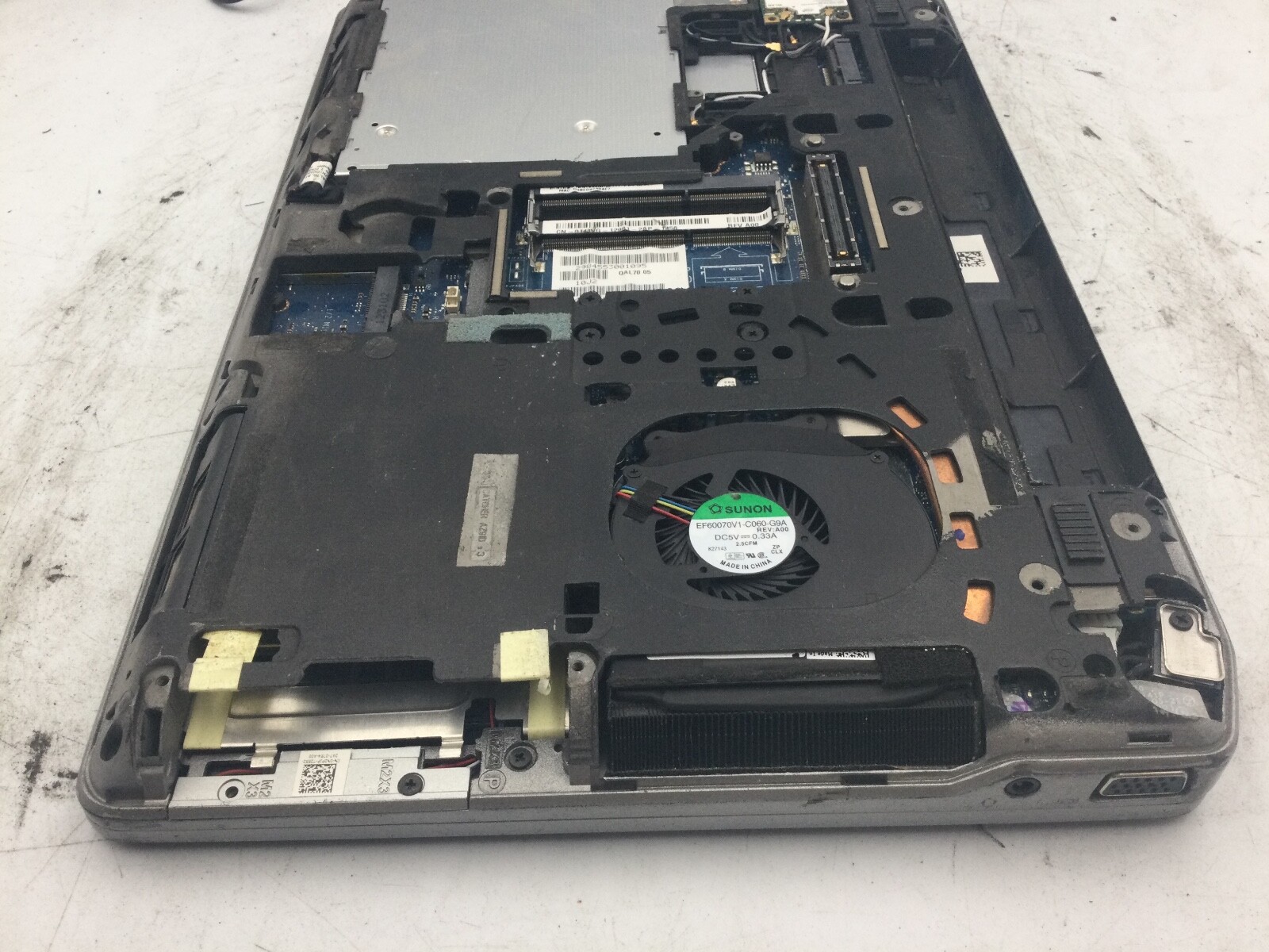 DELL LATITUDE E6330 – FOR PARTS – NO LCD – INTEL CORE I5 – READ DESCRIPTION – BB
