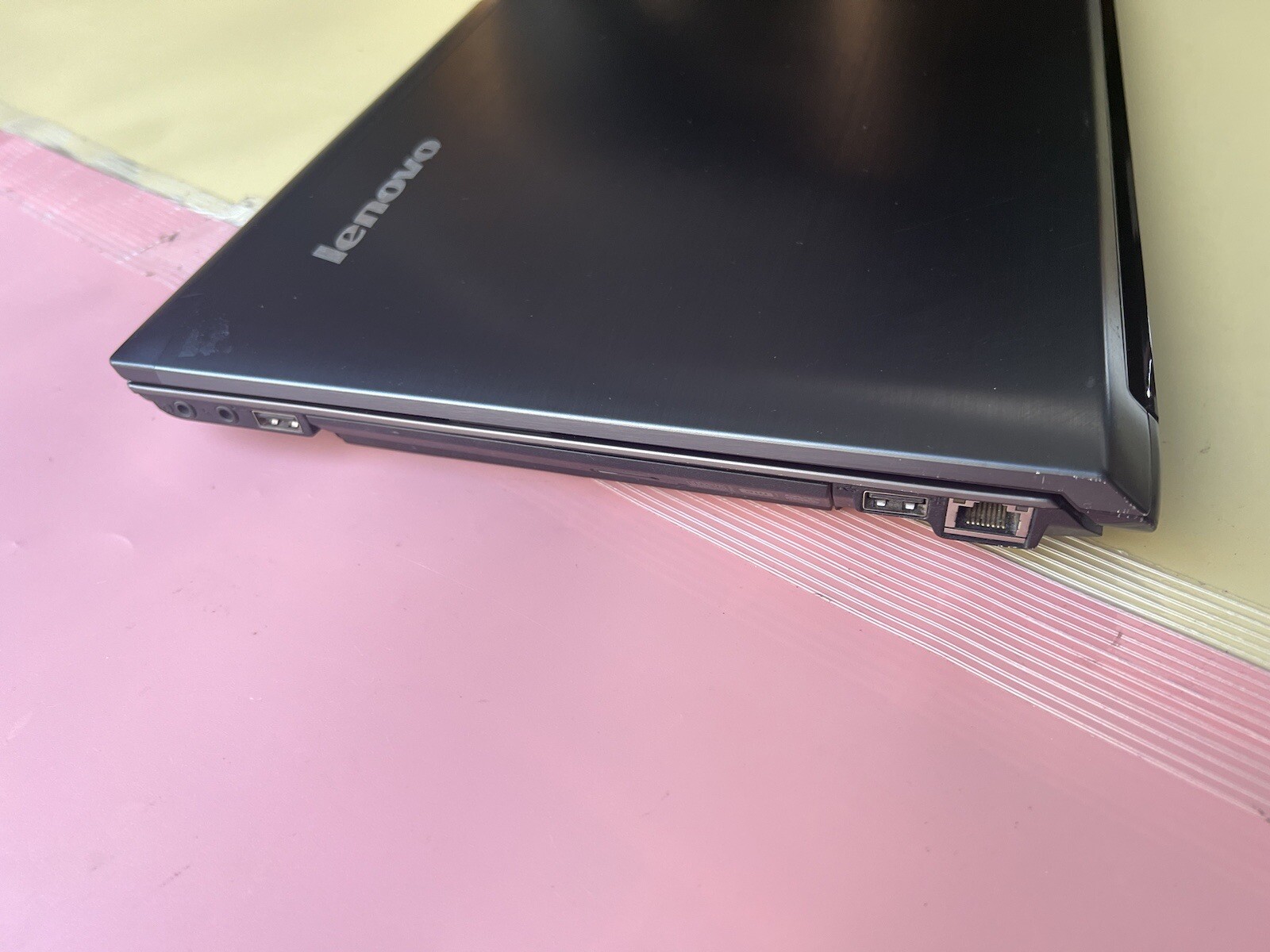 Lenovo V570 15.6″ Intel Core i5-2450M 2.50GHz 8GB RAM 180GB SSD WEBCAM