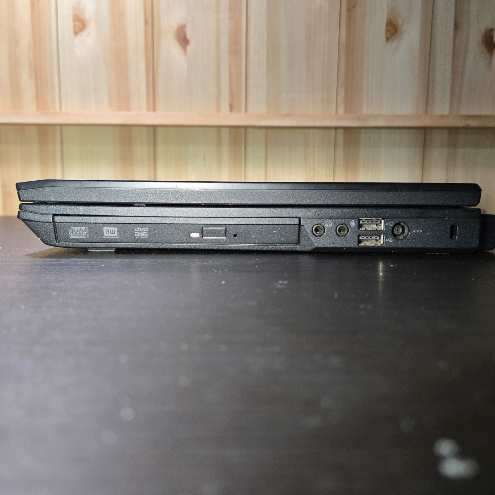 Dell Latitude E5400 14″ Laptop Core 2 Duo P8600 2.27GHz 4GB 500GB HDD Win 10