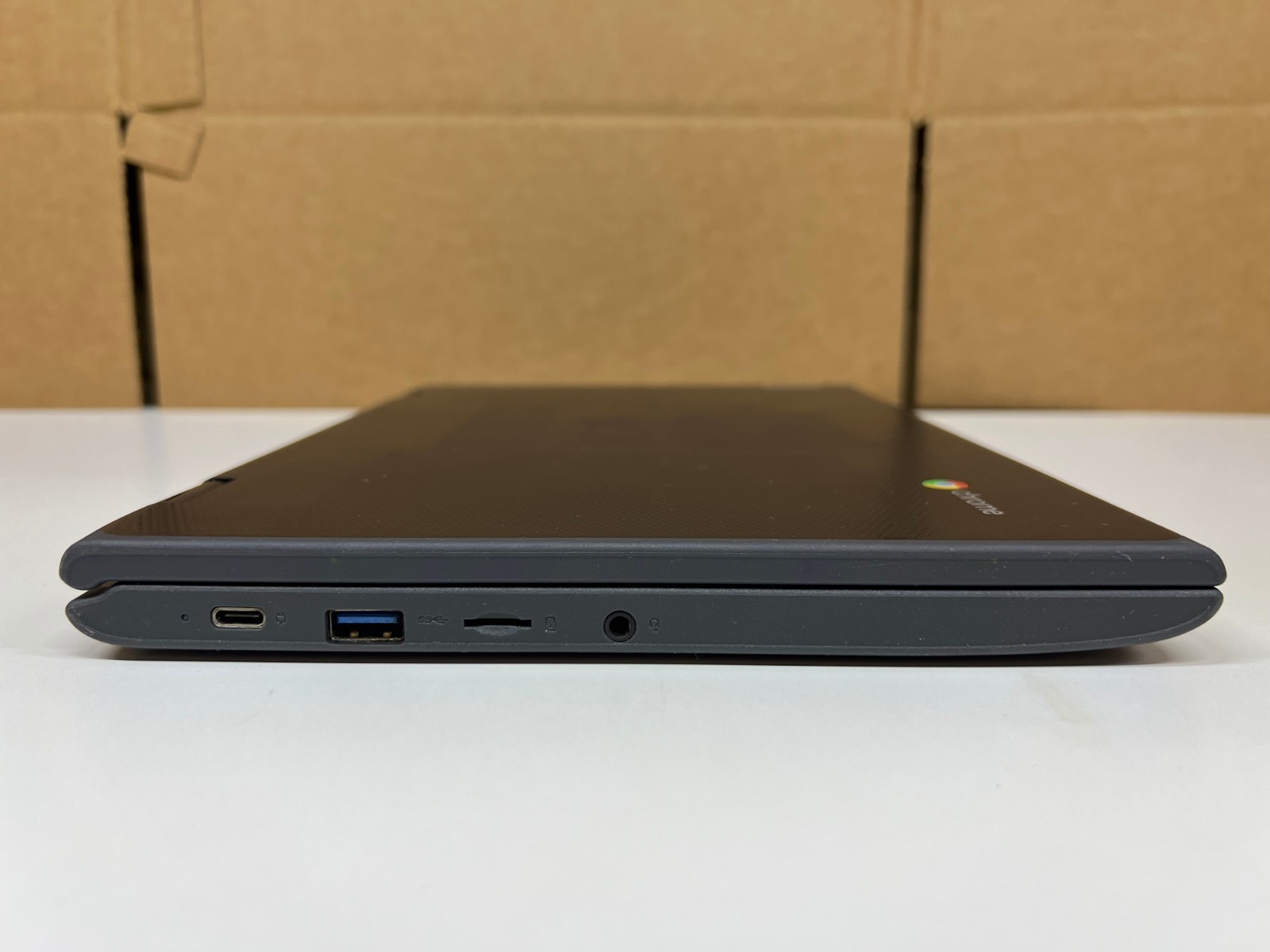 Lenovo 300e 11.6″ 2-in-1 Laptop – 32GB Storage, 4GB RAM, Touchscreen Chromebook