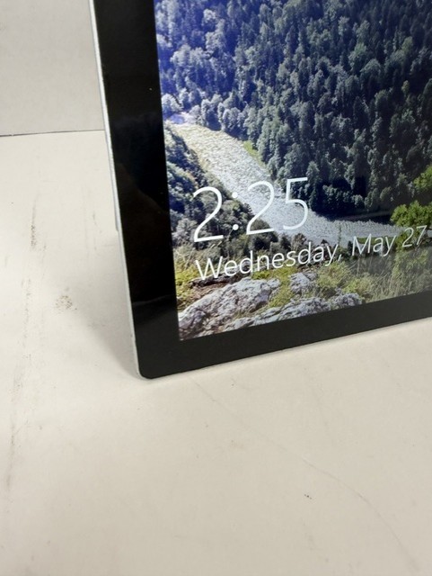 Microsoft Surface Pro 4 12.3″ | i5-6300U 2.40GHz | 8GB RAM 128GB SSD *ETCHED*