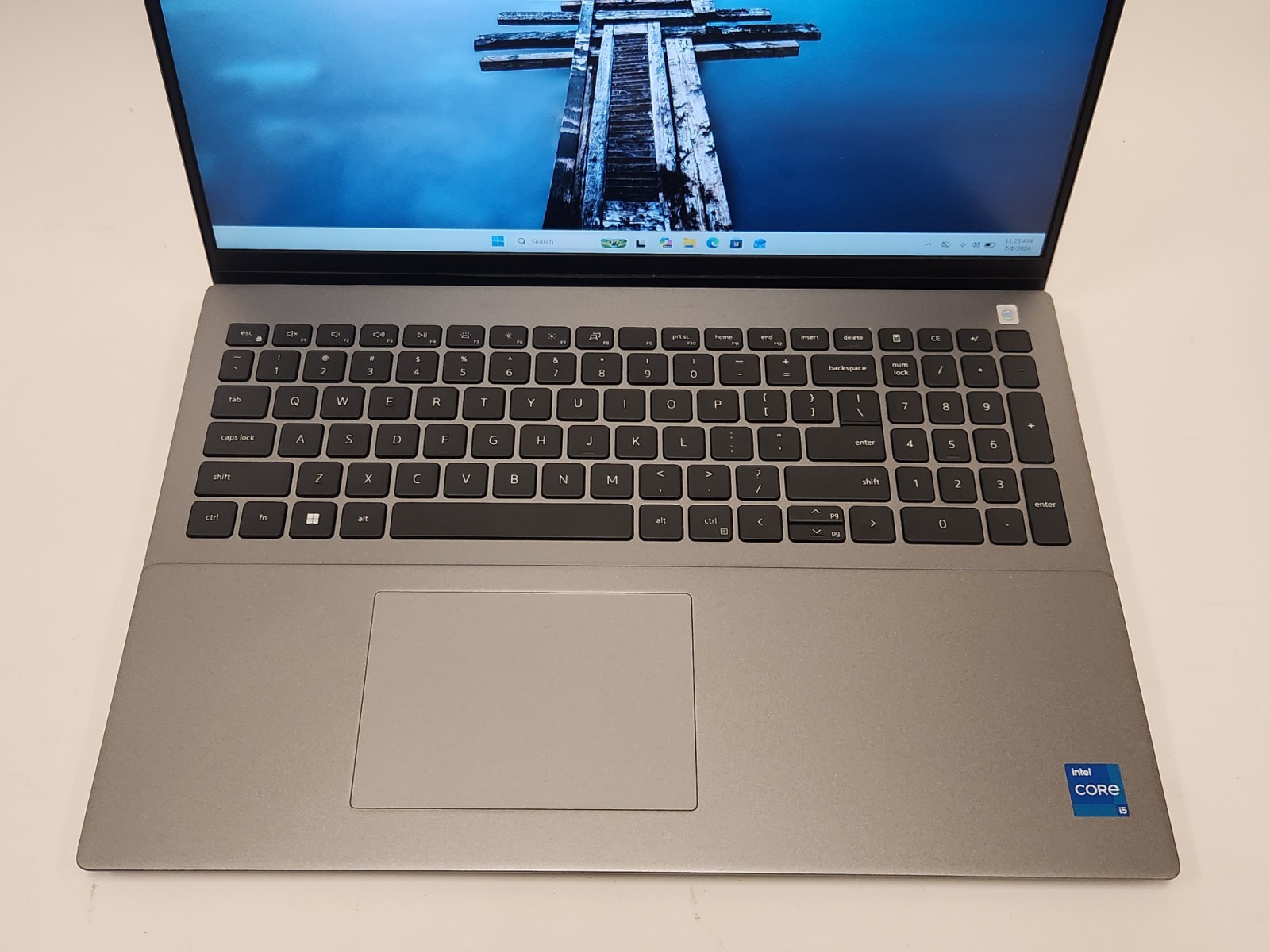Dell Vostro 5620 Laptop Intel Core i5-1240P 1.7GHz 8GB RAM 256GB SSD W11P + AC