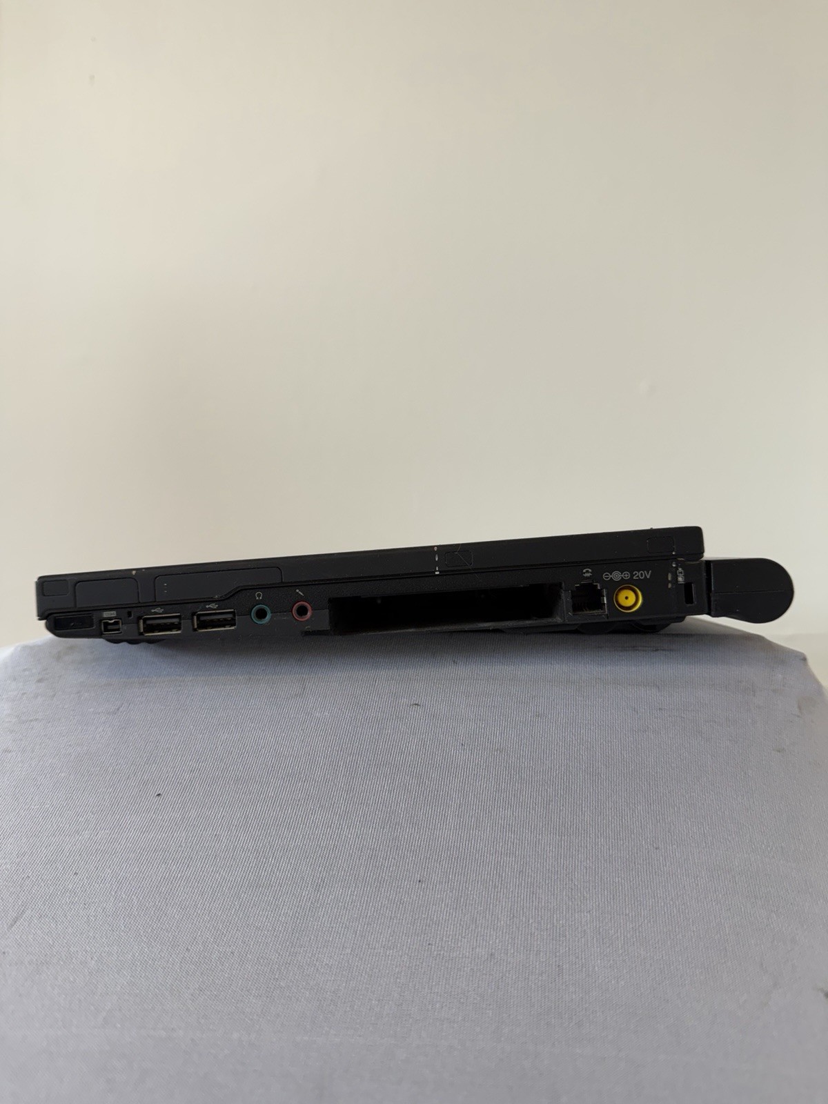 IBM Thinkpad X60 Laptop – Good Screen – Intel Duo T2 400 – RAM 2 GB – Read Des