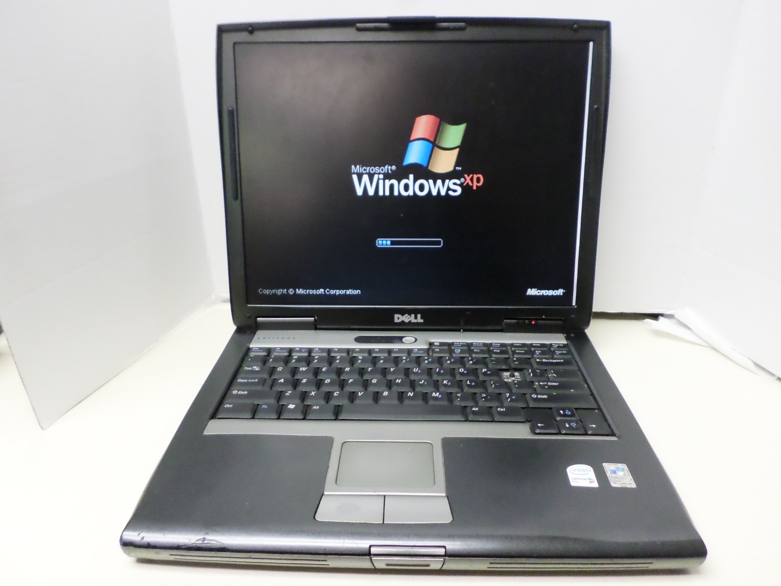 Dell Latitude D520 laptop Core 2 Duo 1.66GHz 1GBRAM 80 GB CD Serial port Wifi
