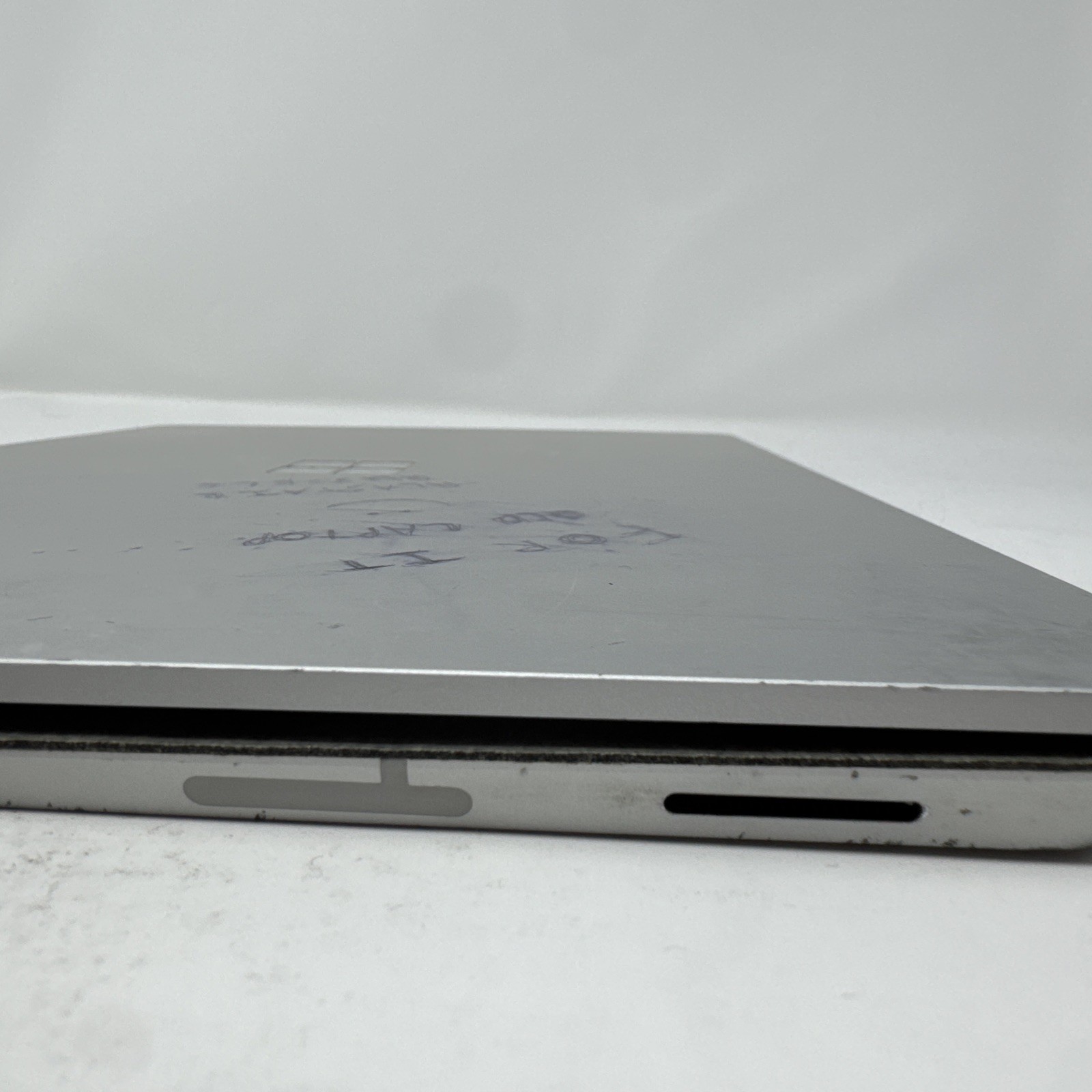 Microsoft Surface Laptop 2 13.5″ i5 8GB 256GB SSD Company Locked