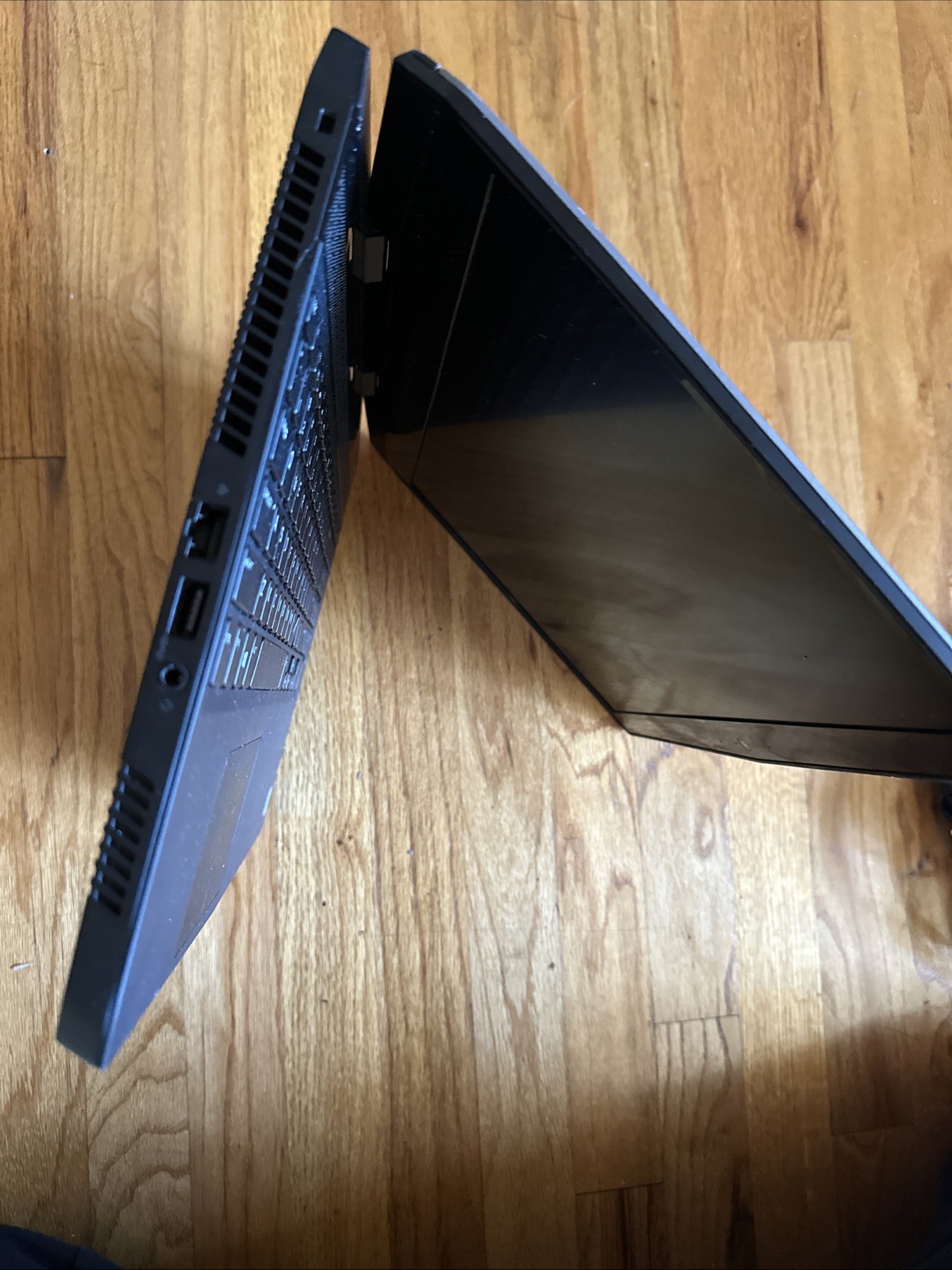 Alienware M15 P79F 15.6″ i7-8750H, 16gb RAM, GeForce GTX 1070,1TB SSD Win10.