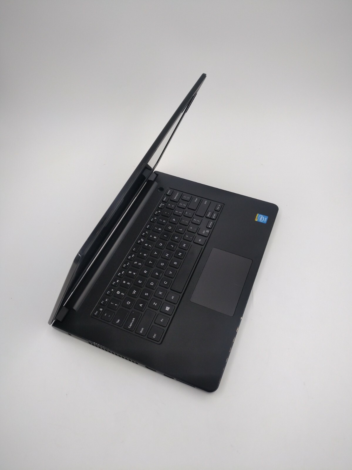 Dell inspiron 14 3541. 4 GB RAM, 500 GB HDD.