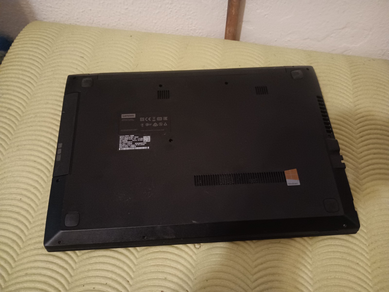 Lenovo V510 15.6″ Fullhd i3-2.00Ghz 8gb 256gb nvme amd r7 2gb Graphics