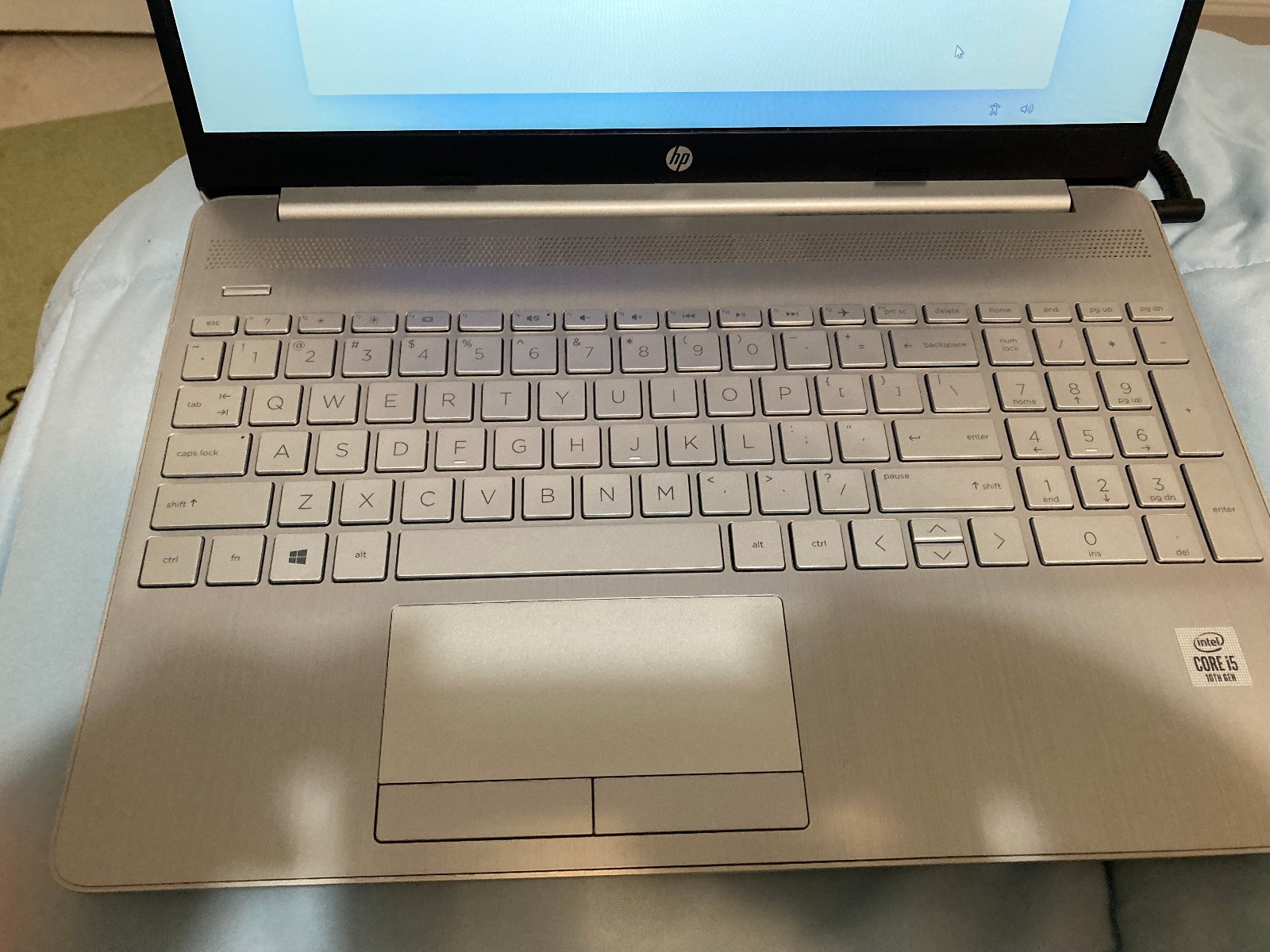 HP 15-dw2065st 15.6″ Pentium Silver / 8gb RAM / 256gb LAPTOP W/ CHARGER