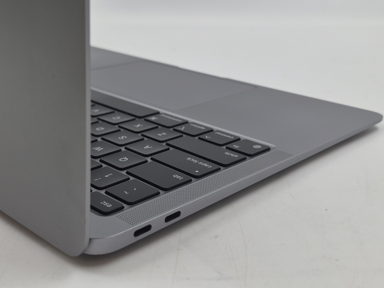 Apple MacBook Air A2337 13″ M1 3.20GHz 16GB RAM 512GB SSD macOS Tahoe