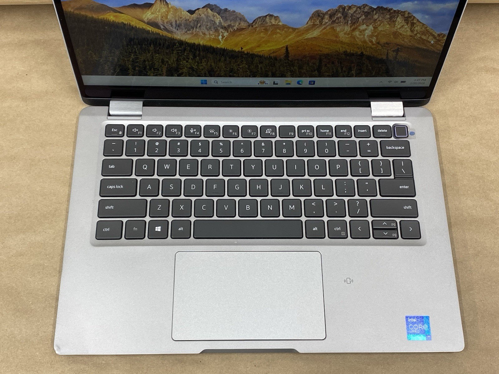 Dell Latitude 5320 – 13.5″ FHD – Touch – i7-1185G7 – 16GB – 256 – Win 11 – READ