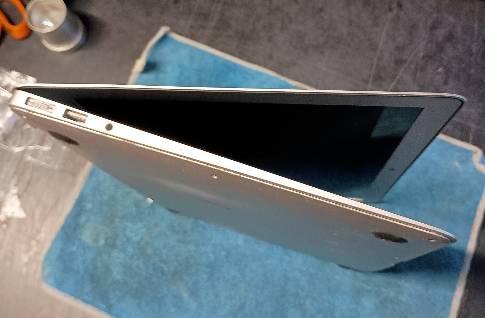 Apple Macbook Air Mid-2013 i5-4250U 4GB Laptop 13″ Boots NO SSD Part/Repair