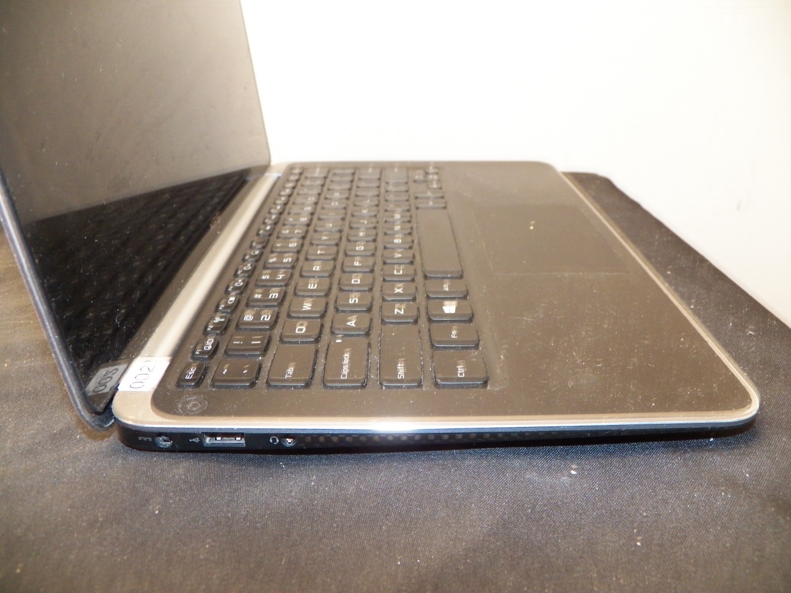Dell XPS L321X 13.3 Inch Ultrabook – SSD/USB 3.0/Bluetooth/Webcam/Backlit KB – A