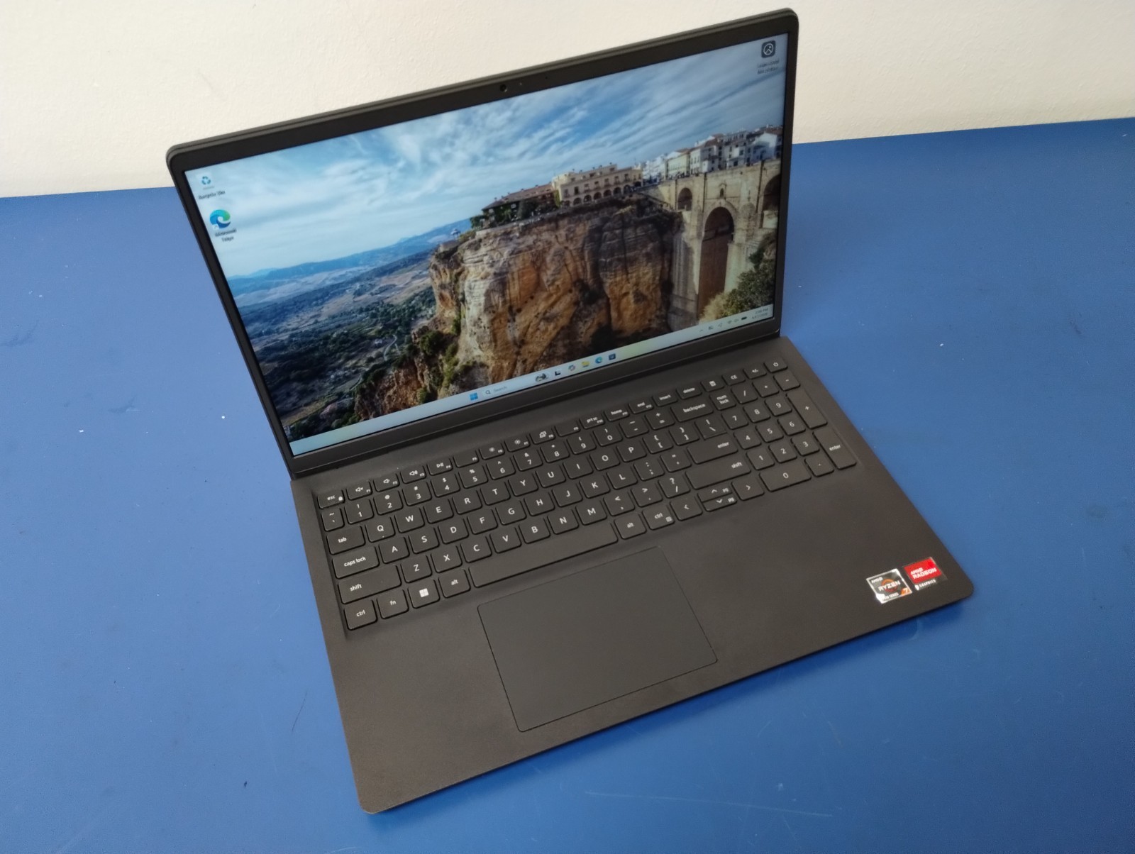 DELL 15 DC15255 G8MK9, AMD Ryzen 7 7730U, 2.00 GHz, 16 GB RAM, 512 GB NVMe SSD