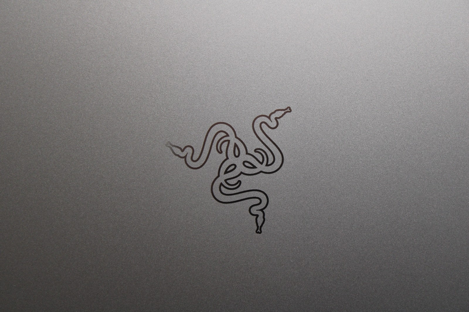Razer Blade 15.6″ Studio Edition 4k OLED 60 Hz FOR PARTS READ DESCRIPTION