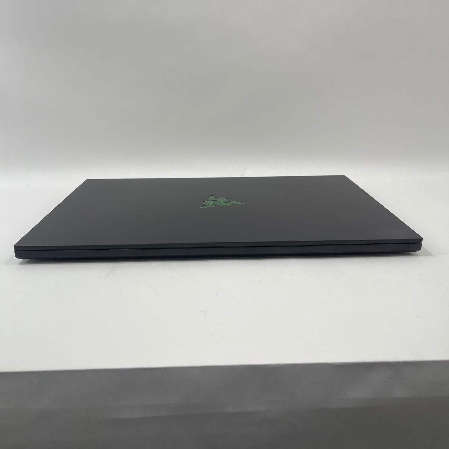 Razer Blade 16 RZ09-0528 Ryzen AI 9 365 32GB RAM 1TB SSD GeForce RTX 5070 Ti
