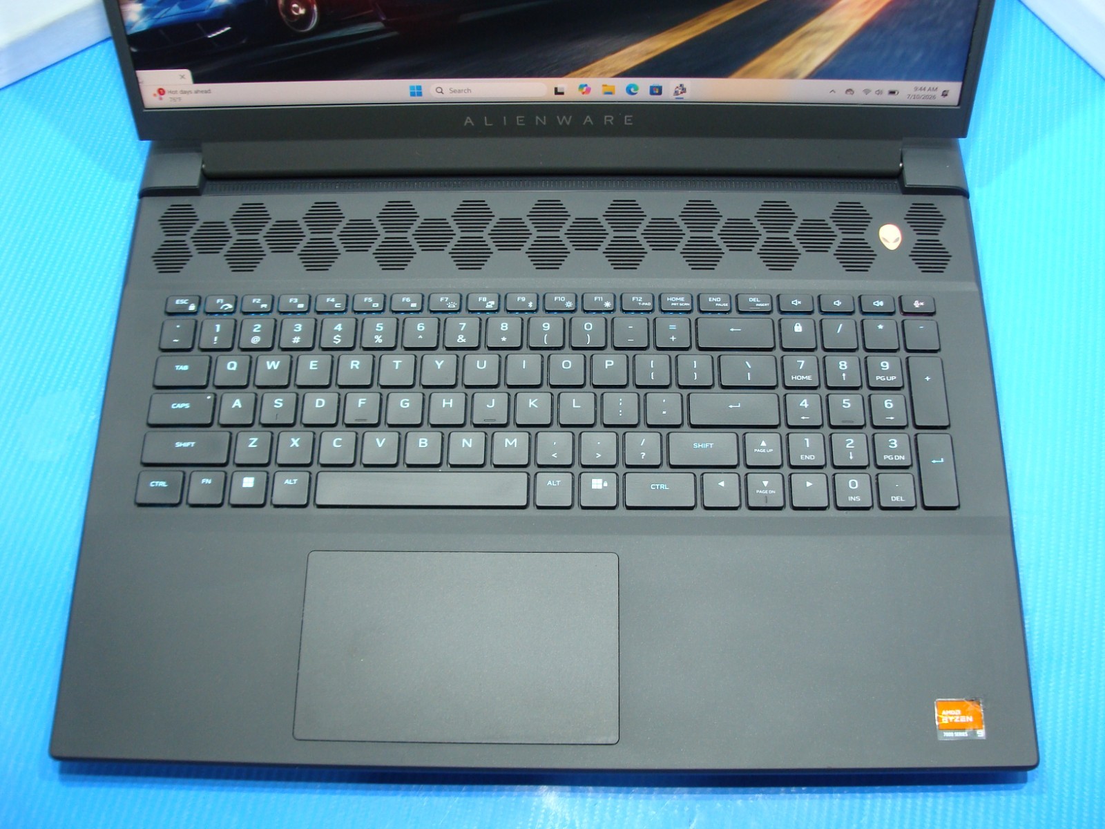 Alienware m18 R1 AMD 18″ FHD+ 480hz AMD Ryzen 9 7945HX 32GB 1TB RX 7900M 16GB