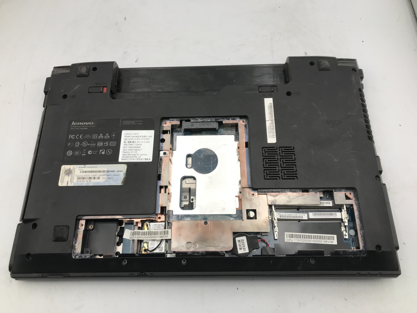 LENOVO V570 LAPTOP – BOOTS TO BIOS – INTEL I5 2430M – NO RAM – READ DESCRIP – BB