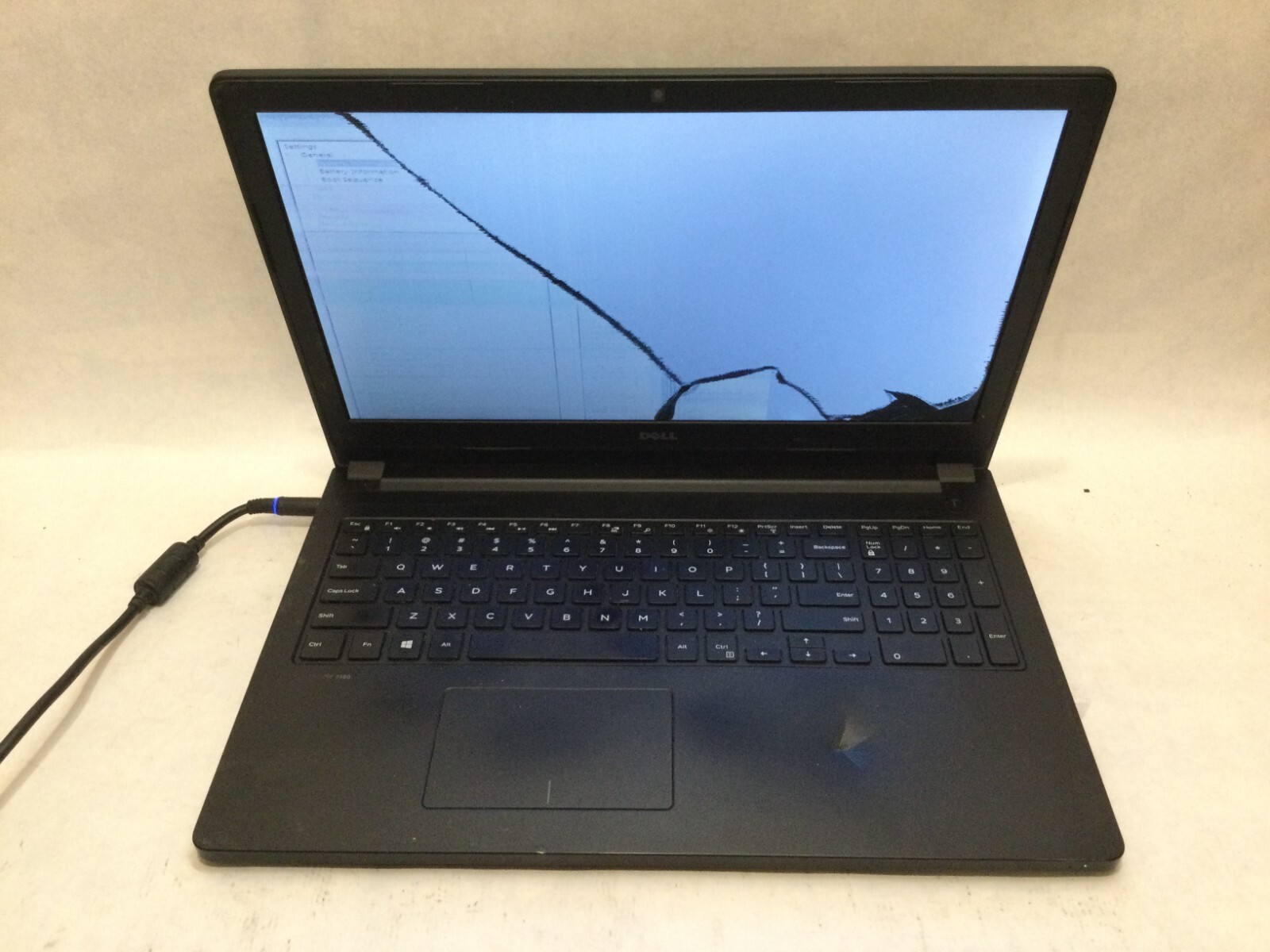 Dell Latitude 3560 15.6″ / Intel Core i5-5200U @ 2.20GHz / (CRACKED!) MR