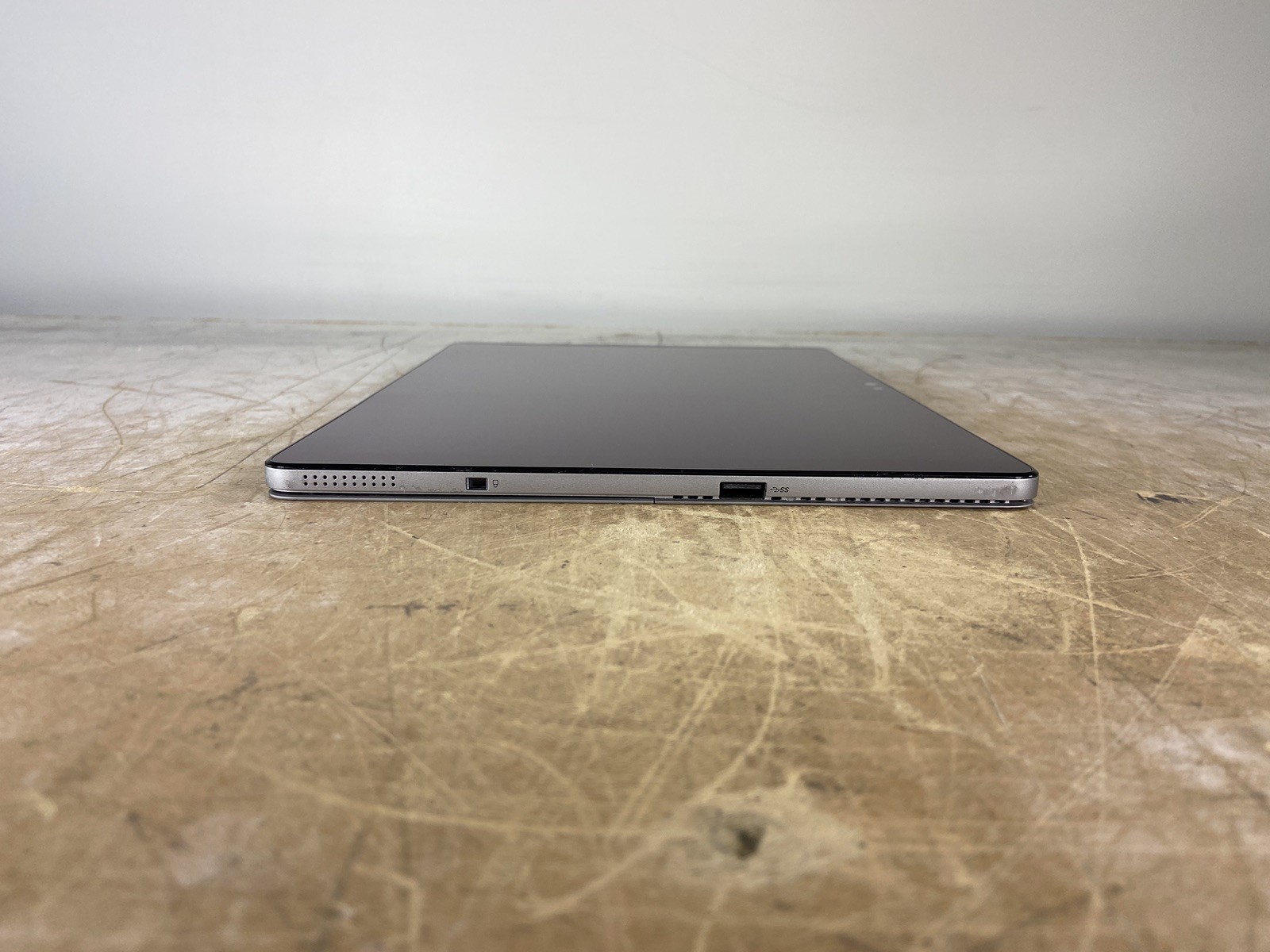 DELL LATITUDE 7210 2-IN-1 i5-10310U @ 1.70GHz, 8GB RAM, NO HDD/OS