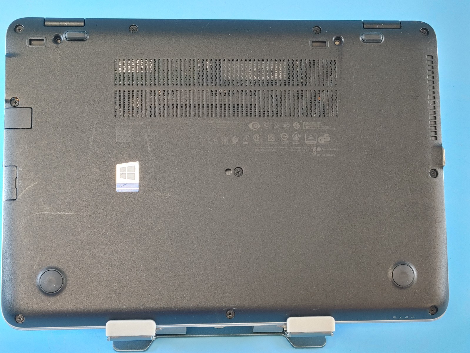 HP EliteBook 840 G4 O16NS55 14 i5-7300U 2.6 8GB 256GB SSD WINDOWS 10 PRO