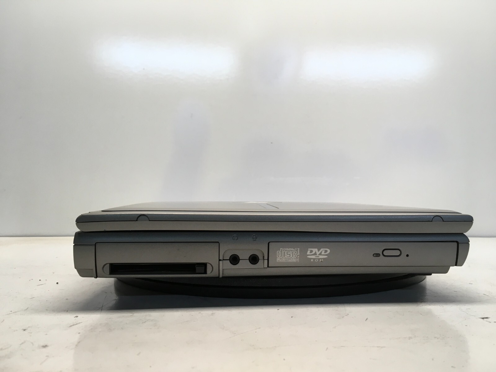 Dell Inspiron 1150 Intel Pentium 4 2.8GHz 1 GB NO HDD – Dim Screen