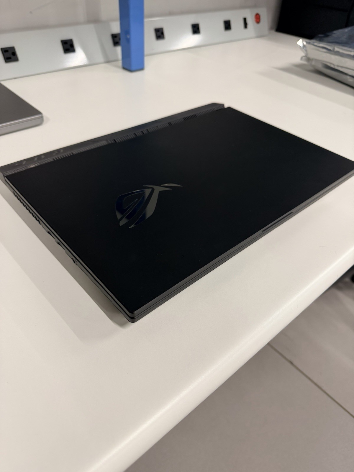 ASUS ROG Strix Gaming Laptop AMD Ryzen 9 Radeon RGB Keyboard Wi-Fi 6