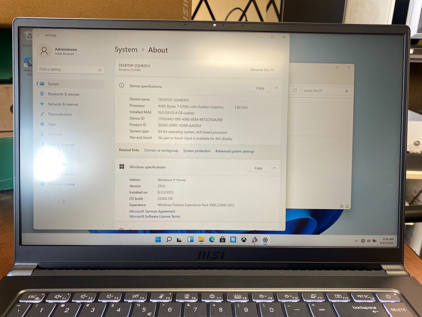 MSI Modern 15 AMD Ryzen 7 5700U (1.80GHz) 16GB RAM 512 GB SSD