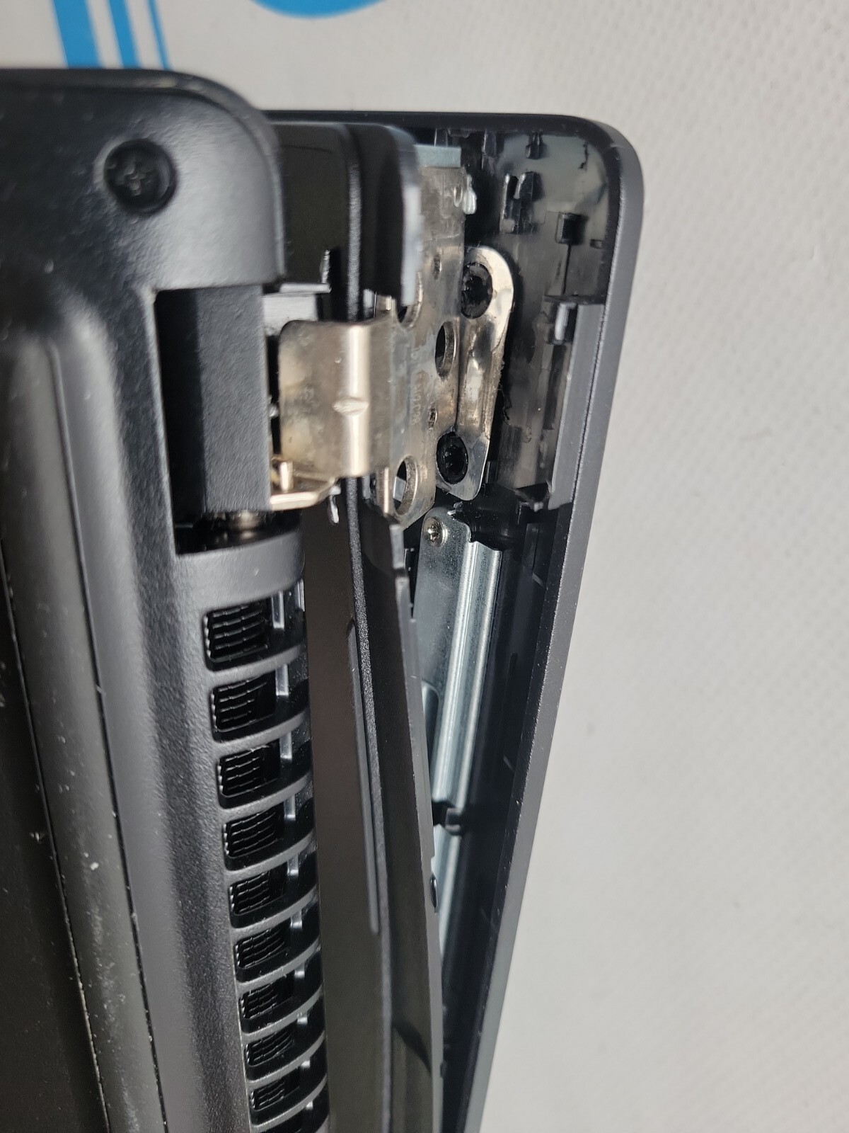 *Damaged Case* Dell Latitude 3480 Intel Celeron 3865U 1.80GHz **No HDD, RAM, AC