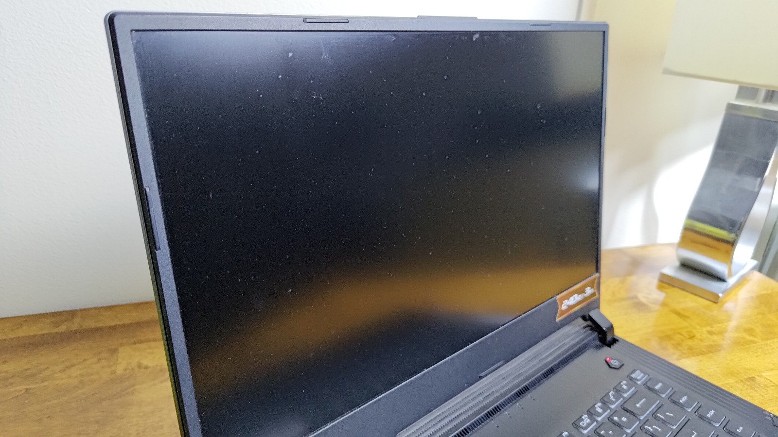 Used Asus ROG Strix Scar III G531GV, intel i7-9750h, 2060 6gb, 15.6″ 240hz/3ms
