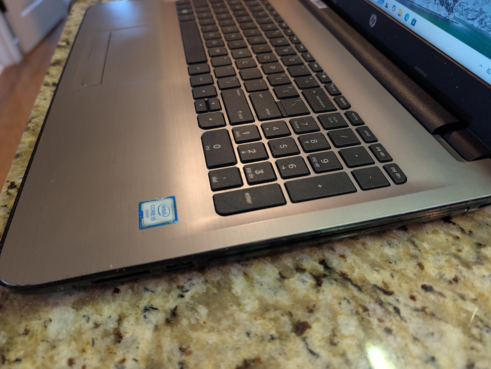HP 15-ay503tx I5-6200U 2.3GHZ 250GB SSD 8GB RAM | WIN11 | Radeon R5 M330 2GB