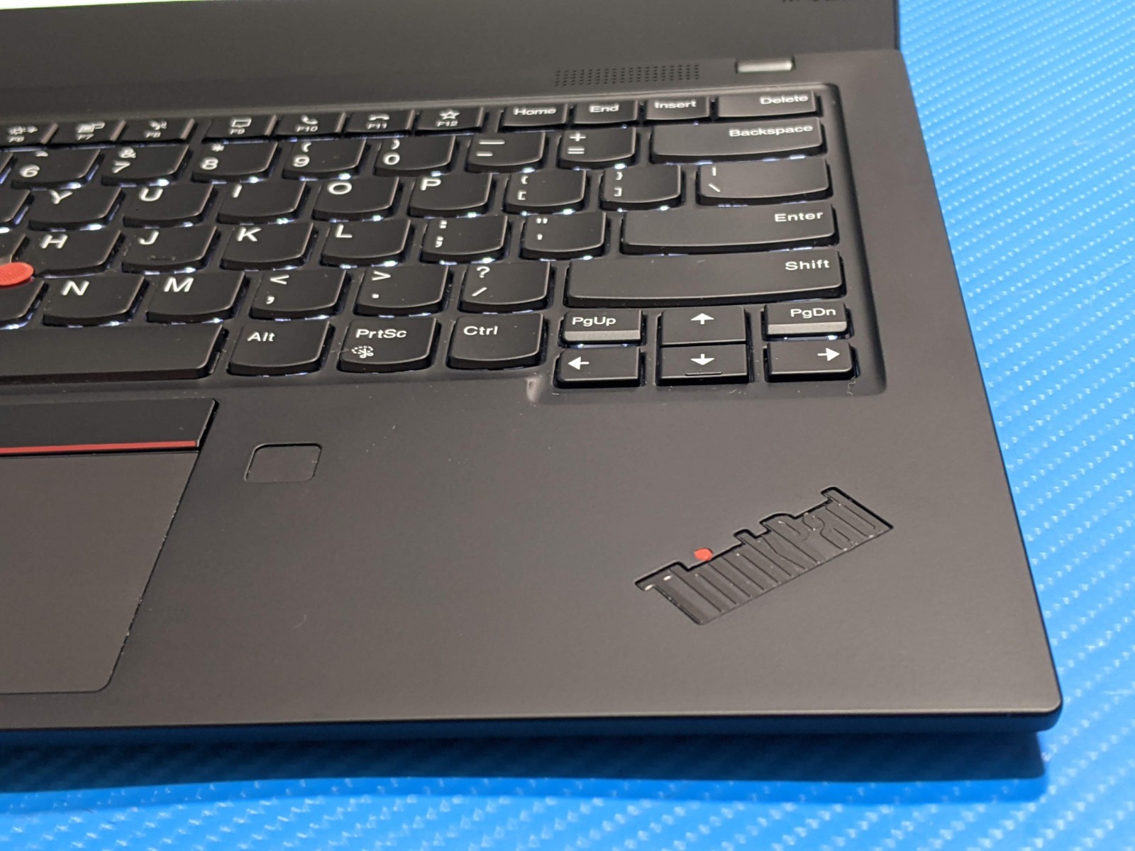 Lenovo ThinkPad X1 Carbon Gen 8 14″ FHD i7-10th 1.8GHz 16GB 512GB SSD W11P +PA