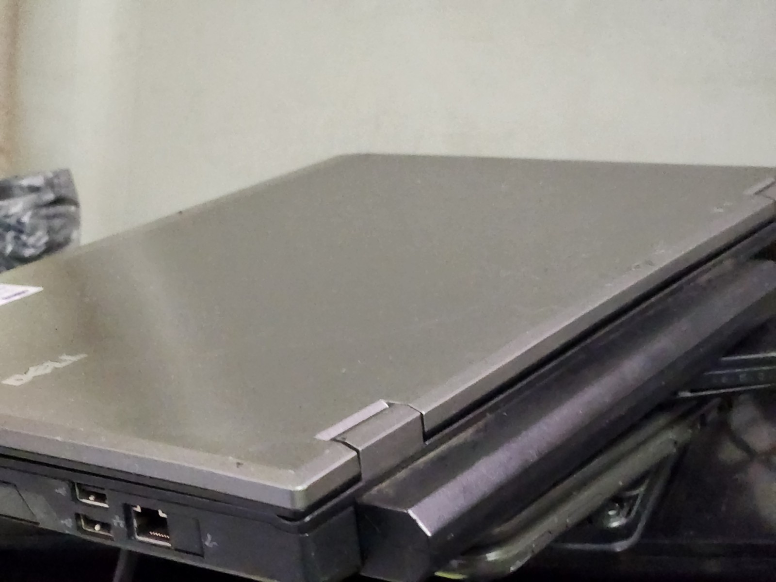 Clean Dell Latitude E5410/i5/M580@2.67Ghz/4GB/250GB/Wi-Fi/DVD/Win 7/Battery + AC