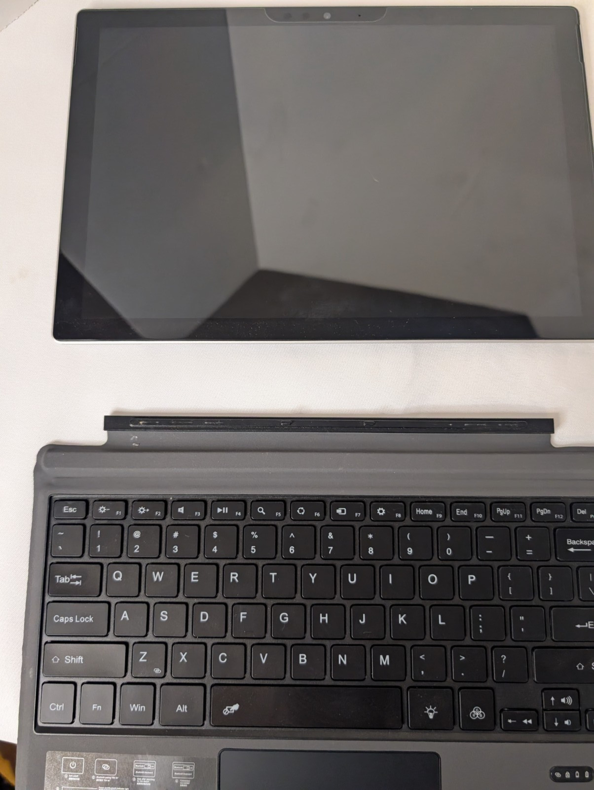 Microsoft Surface Pro 5 12.3 inch (256Gb, Intel i7 2.6GHz, 8GB RAM + Accessories