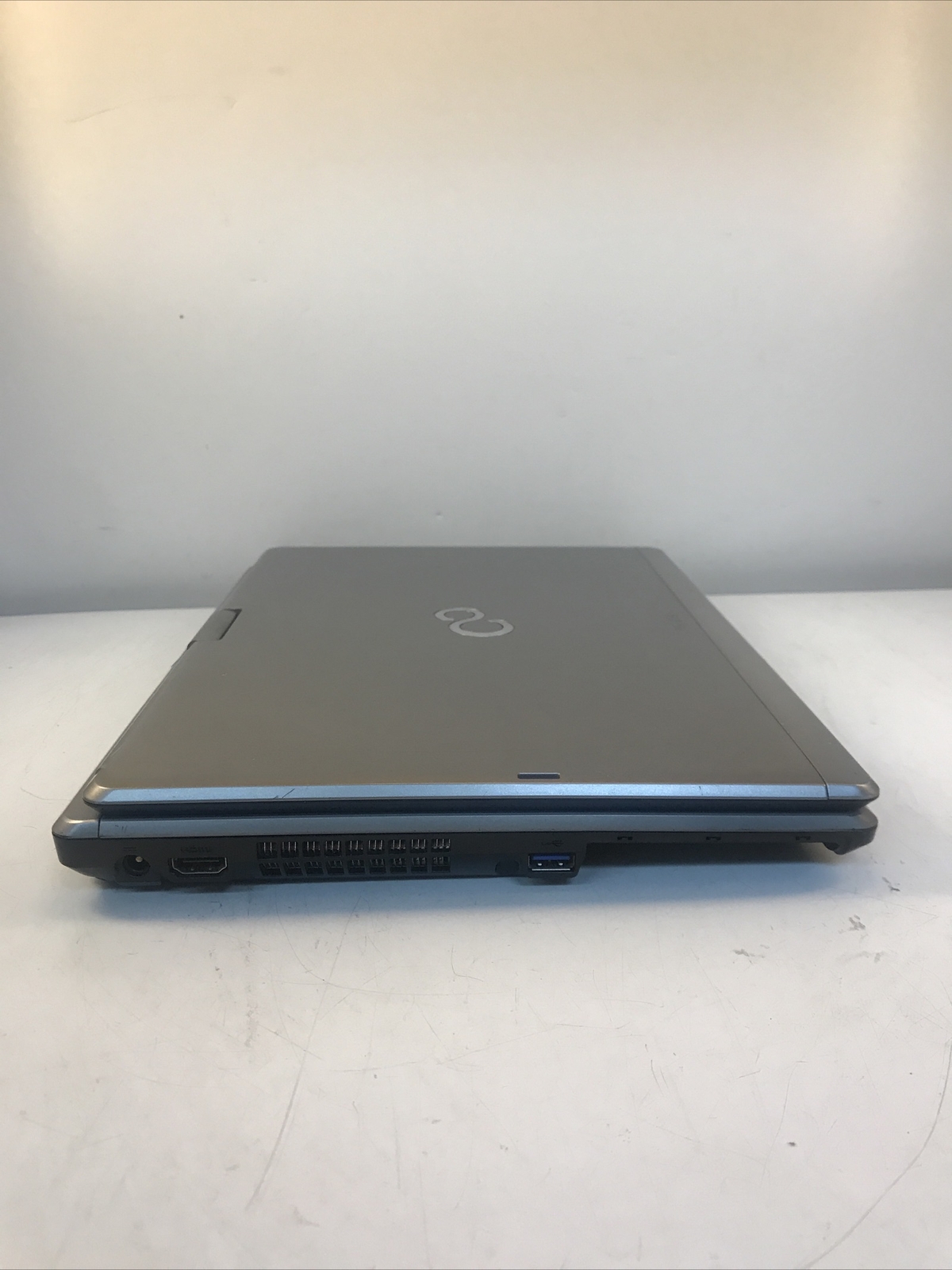 Fujitsu Lifebook T734 Intel i3-4000M CPU 2.40GHz 8 GB RAM NO HDD Boot to BIOS.