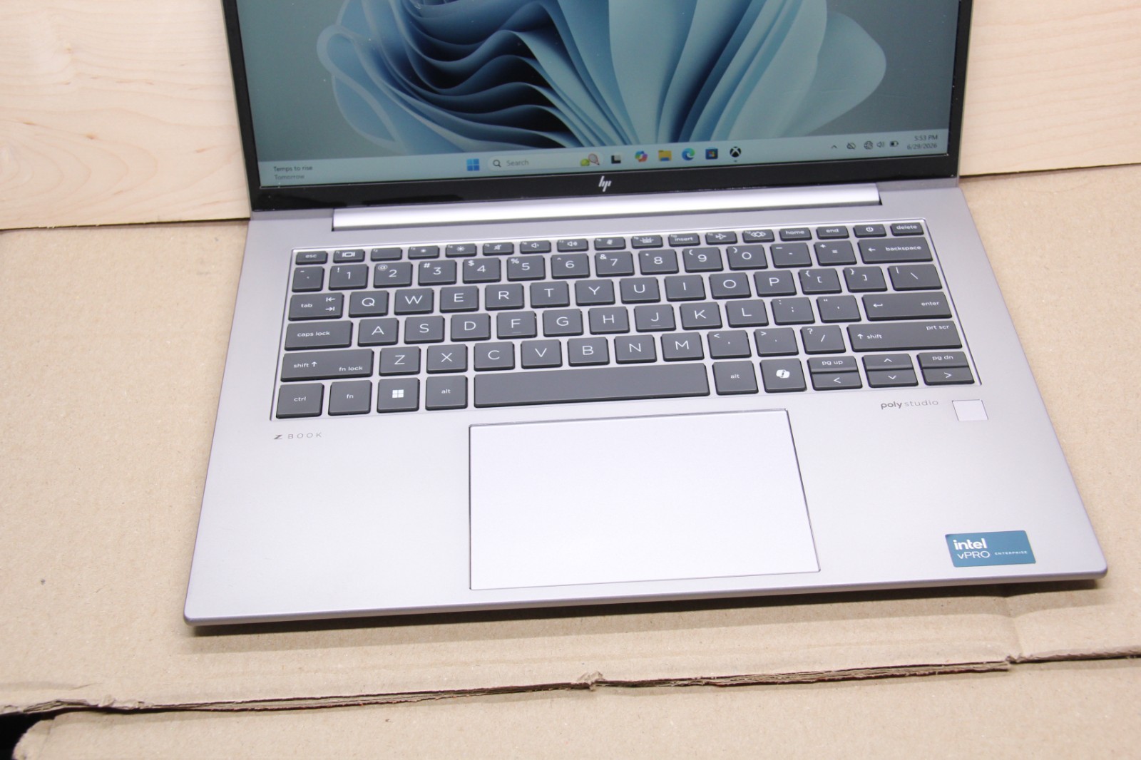 HP ZBook Firefly G11 14″ FHD+ ULTRA 7 165U – 512GB SSD – 16GB W11 Backlit – FAST