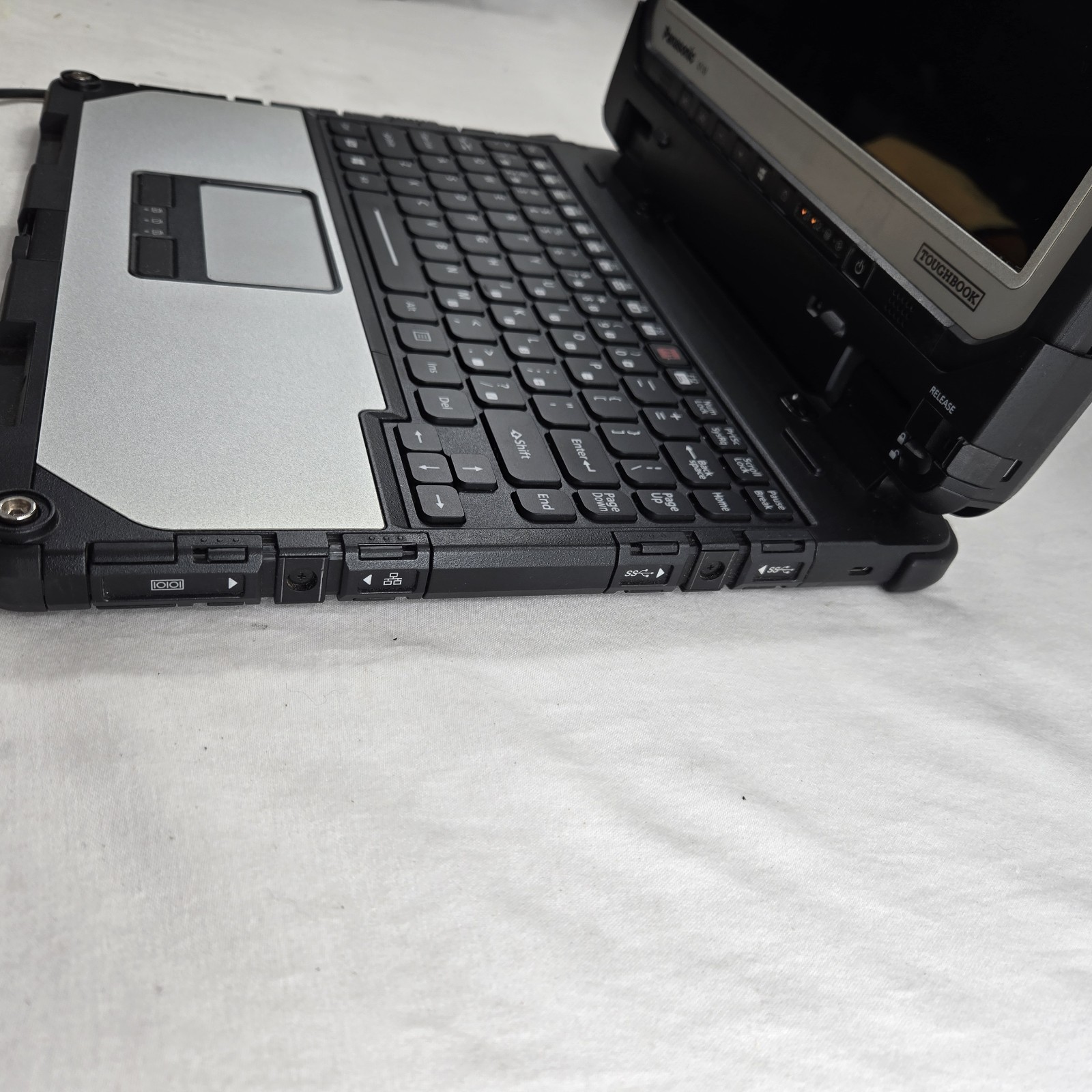 Panasonic Toughbook CF-33 i5-7300U 2.6GHz 256GB SSD 16GB Ram 4G – GPS – Grade B