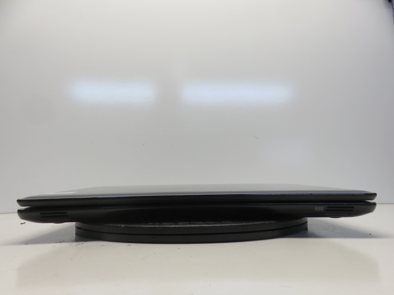 HP 2000 Laptop – AMD E-300 1300MHz 4 GB NO HDD No Batt