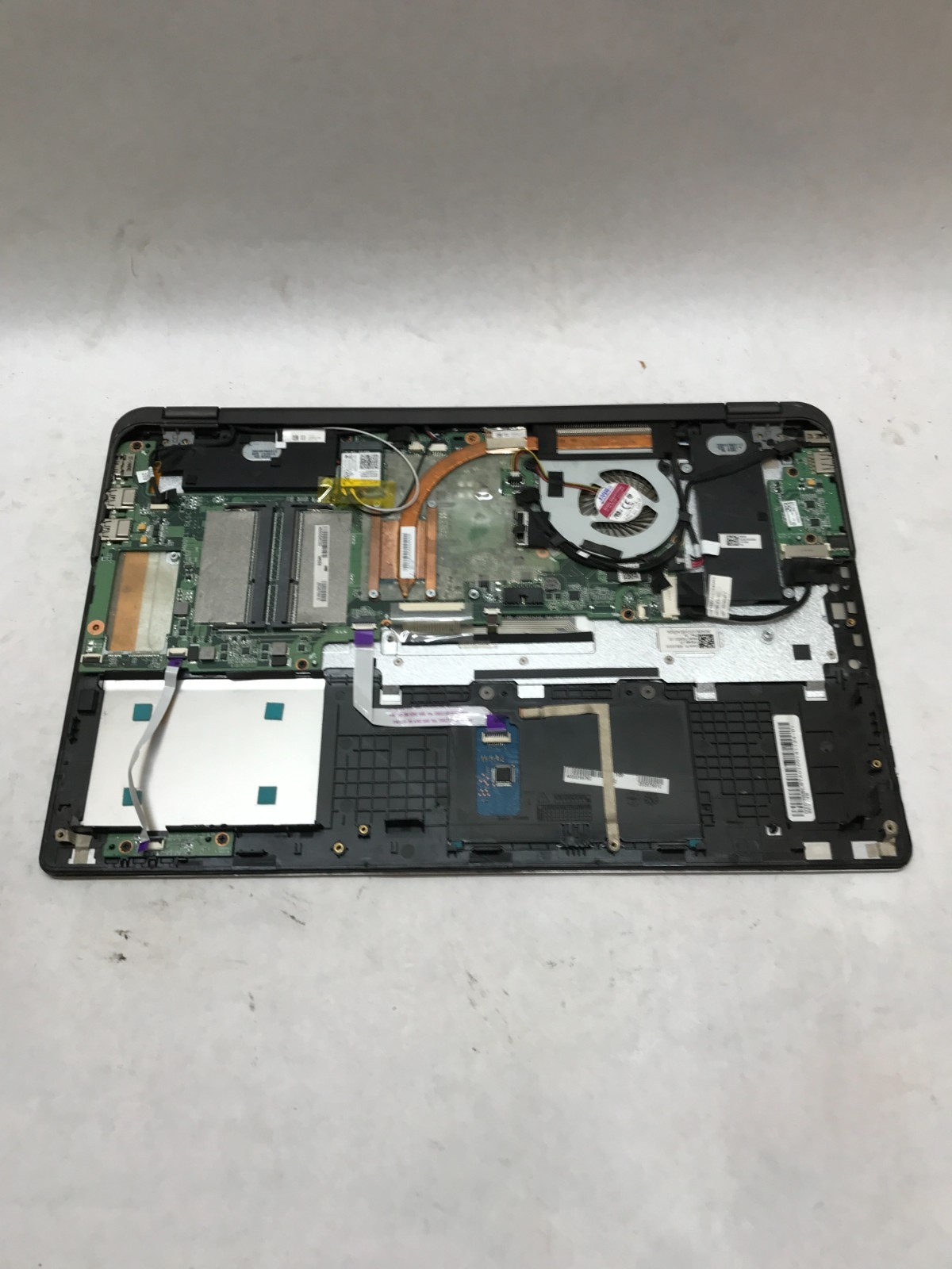 Toshiba Satellite Radius 15″ Intel Core i5 NO RAM For Parts NO POWER AS IS! – DW