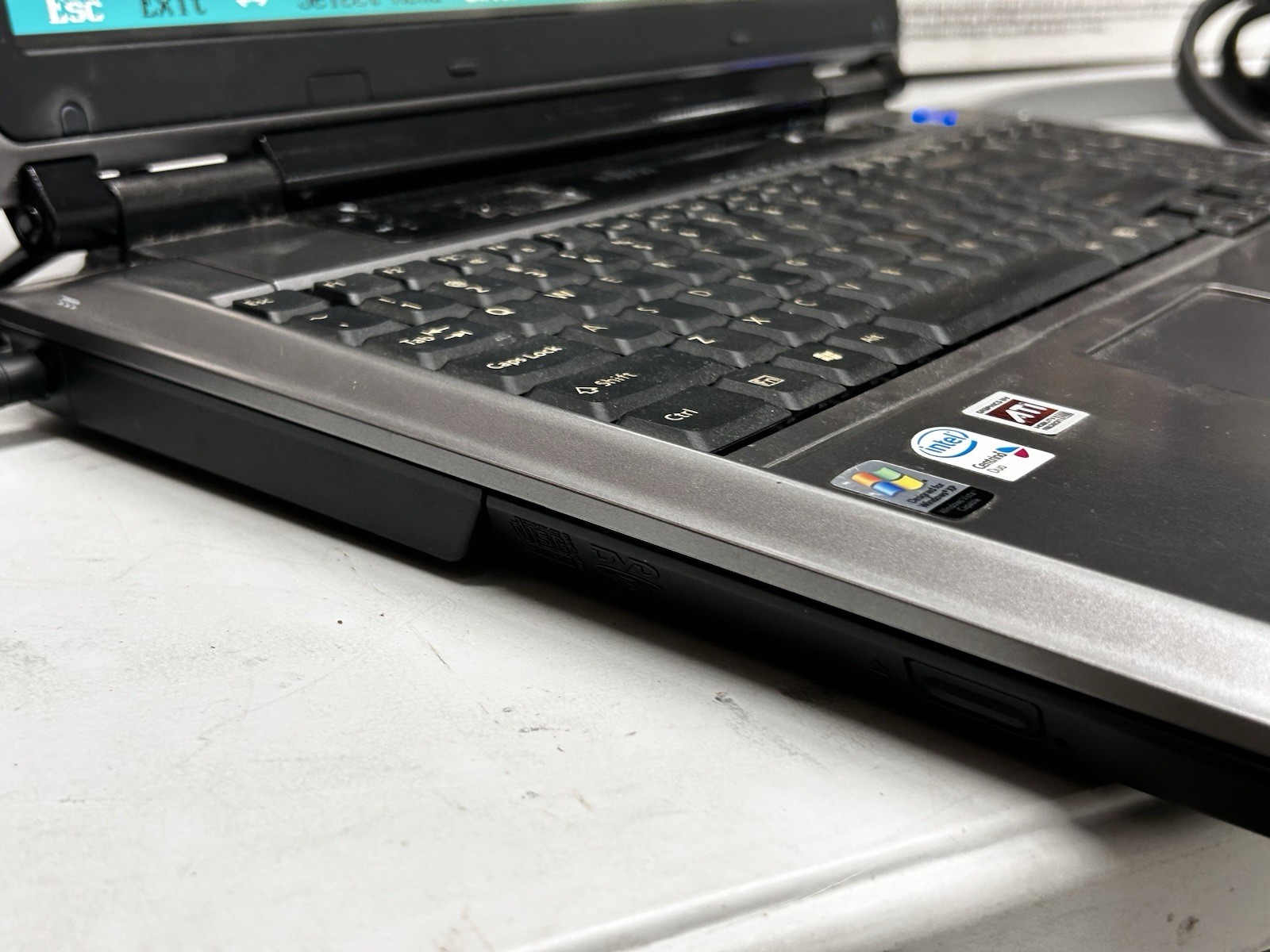 Fujitsu Lifebook N6410 17″ Centrino T2400 + 4GB Ram