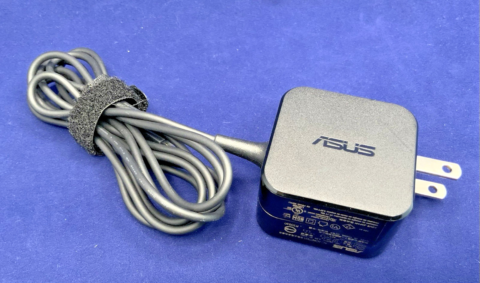 ASUS Chromebook Flip C100PA 10” Touch 4GB 16GB w/ 64GB SD Card & Charger – Mint