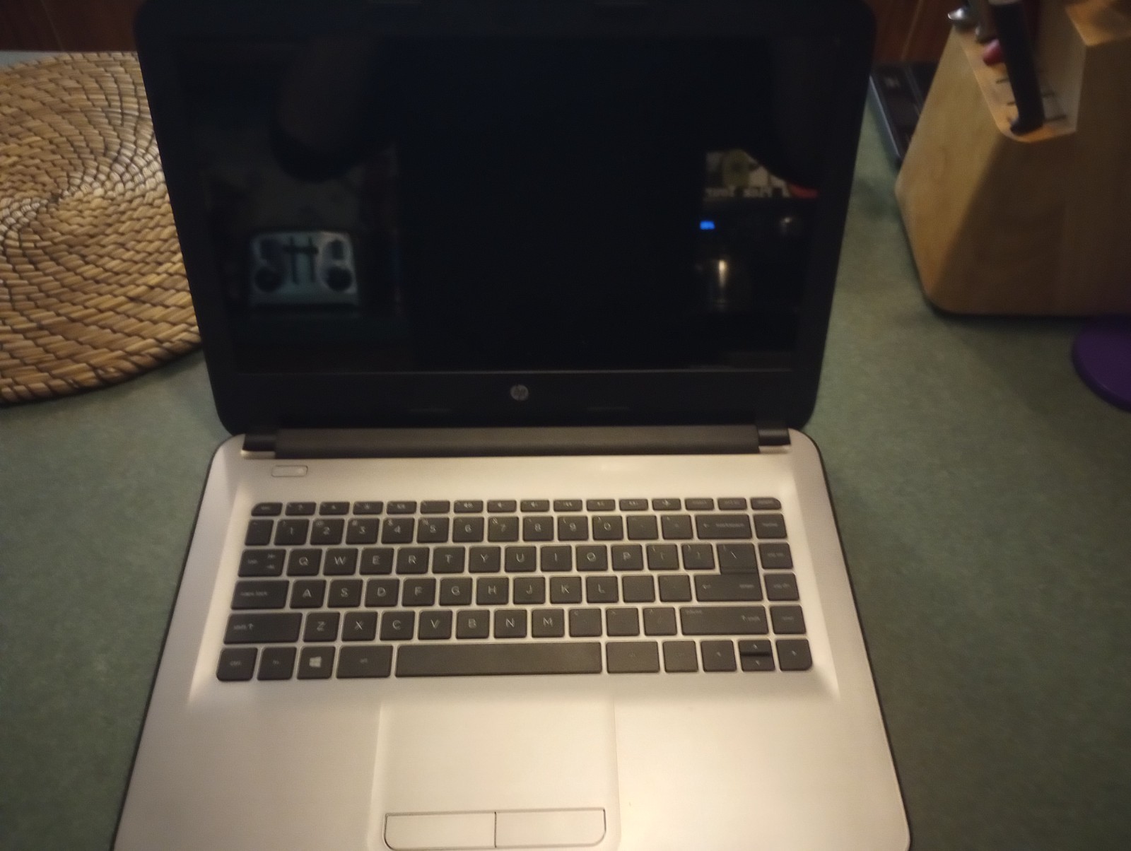 HP Notebook 14-an010nr 14″ – 4GB RAM – FAULTY HDD – Powers On –