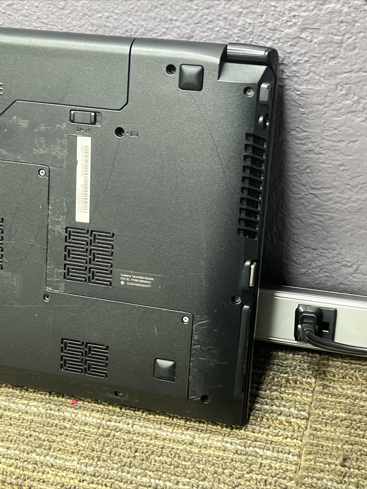 Lenovo IdeaPad V570 15.6″ / Intel Core i5-2450M @ 2.50GHz / (MISSING PARTS! 7233